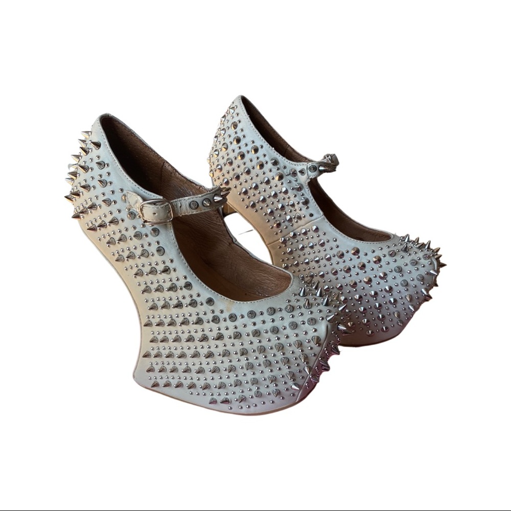 Prickly Beige Silver Wedges